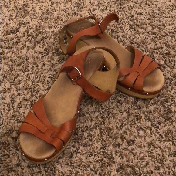 clarks clog sandals